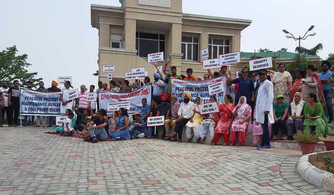 Residents of ATS Apartments protest lack of amenities