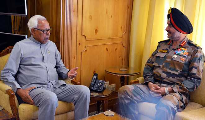 Northern Command chief calls on Governor, visits forward areas