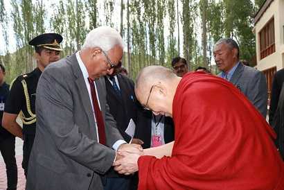 Guv meets Dalai Lama in Leh
