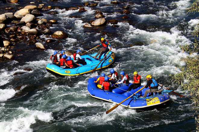 Paragliding, river rafting banned in Kullu till Sept15