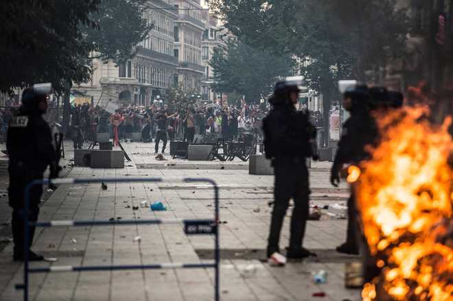 Clashes, road accidents mar French World Cup partying