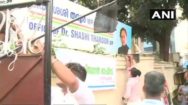BJYM workers deface Tharoor’s office over ‘Hindu Pak’ jibe