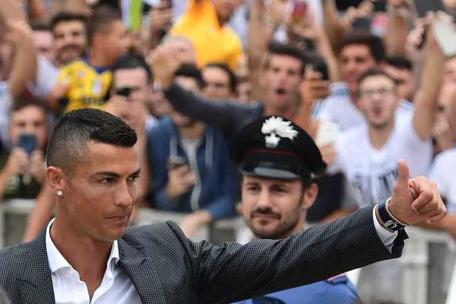 Ronaldo greets Juve fans, sparks Champions League dreams