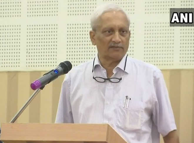 Parrikar turns emotional while addressing BJP workers