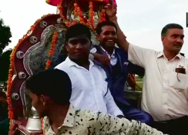 Dalit groom rides in horse-drawn carriage in UP, defies caste barriers