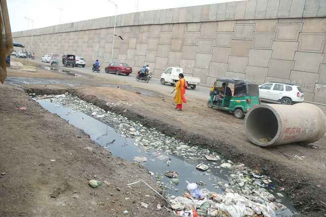 Open pits, drains pose risk to commuters