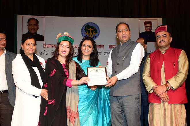 Thakur honours women achievers