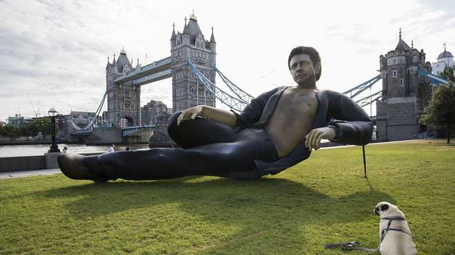 Giant Jeff Goldblum statue erected in London