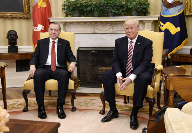 Trump urges Erdogan to free US pastor held in Turkey