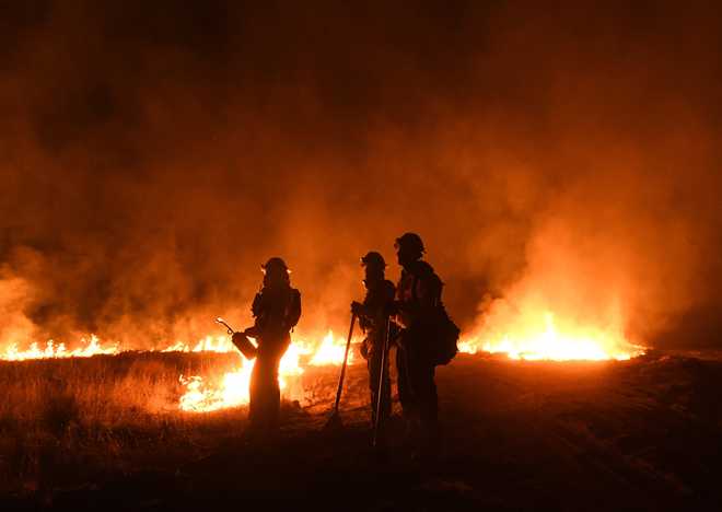 1 dead, 2 firefighters hurt battling wildfires in US West