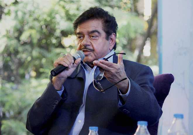 Shatrughan Sinha to vote against Oppn''s no-confidence motion