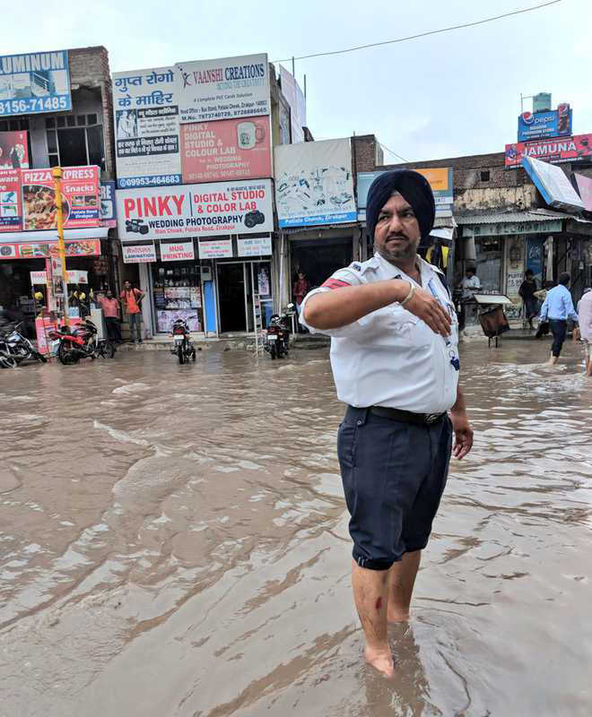 Punjab cops manning traffic in knee-deep water rewarded after praise on Twitter