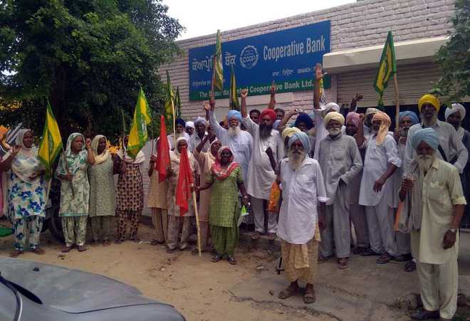 Farmers protest against Coop Bank over high interest rates