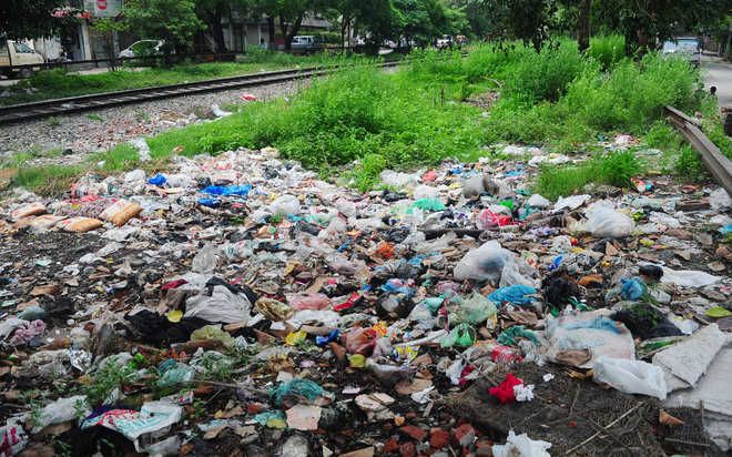 Railway land turns into waste dump