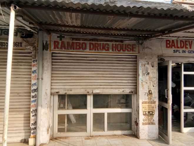 Addicts break into 5 medical stores, decamp with syringes