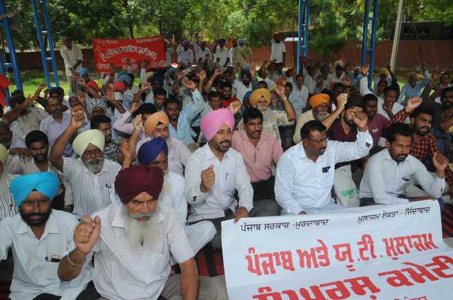 Employees’ union protests, wants demands fulfilled