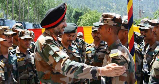 Lt Gen Ranbir visits Delta Force, reviews security in Ramban