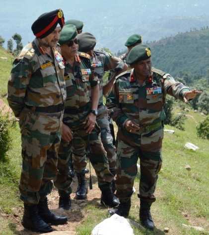 Lt Gen Ranbir visits Rajouri, reviews security situation
