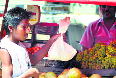 Use of plastic bags continues unabated  in city despite ban