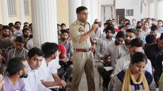 After skillfully coaching students in Jammu, cop looks at Kashmir