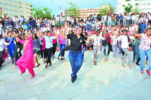 Over 300 take part in flash mob at Chandigarh varsity