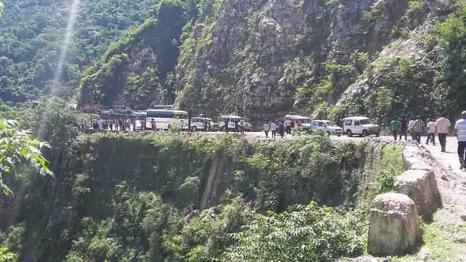 700 pilgrims stranded on Gangotri highway after landslide