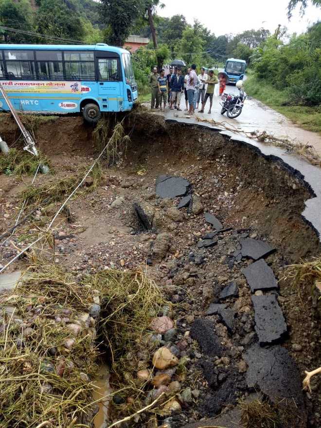 Palampur sans power for 15 hours; losses pegged at Rs 500 crore