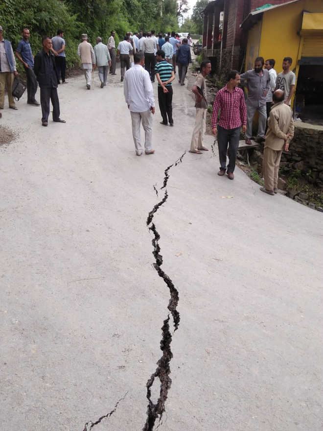 Cracks render Sadhupul market unsafe
