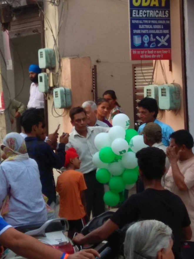Pak flag, balloons cause flutter at Durga Puri