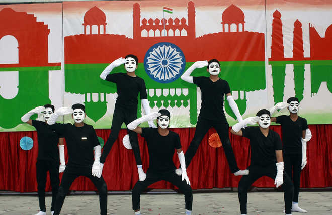 Joie de vivre marks Independence Day at educational institutions