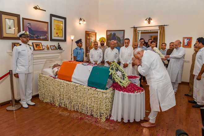 7-day mourning; Vajpayee''s last rites on Friday evening