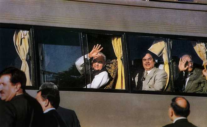 A thaw that didn’t last: When Vajpayee took bus to Lahore and hugged Sharif