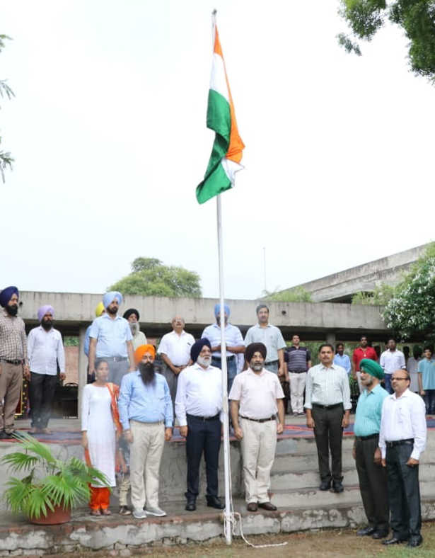 Varsities celebrate I-Day with fervour