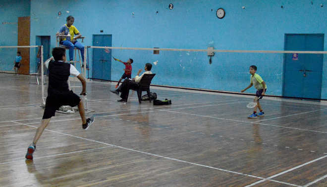 Badminton tourney: Arnam, Rajveer score facile victories