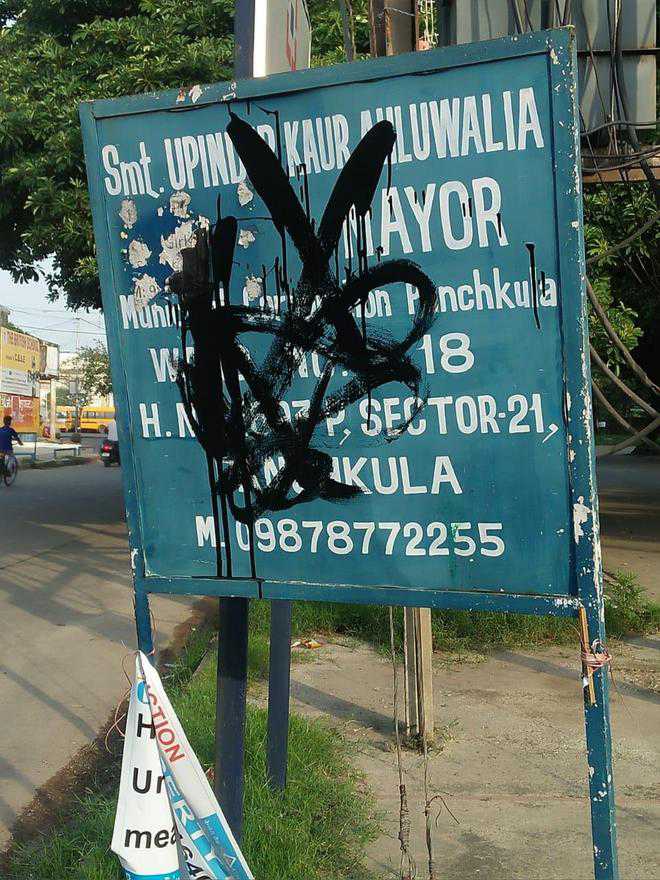 Board with ex-mayor’s name smeared in P’kula