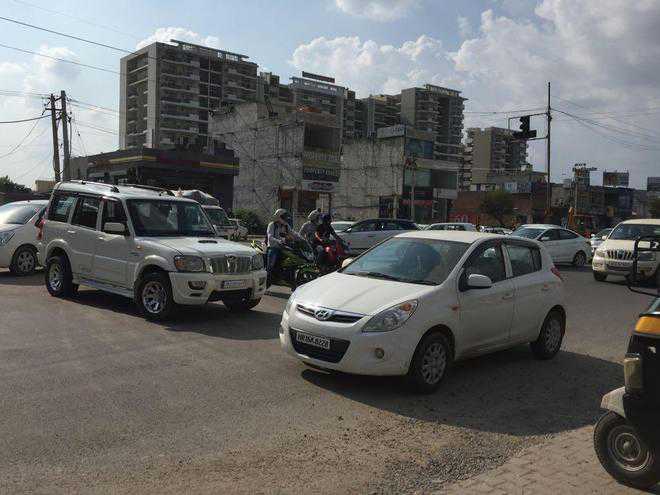 Traffic lights at Zirakpur fail to serve the purpose