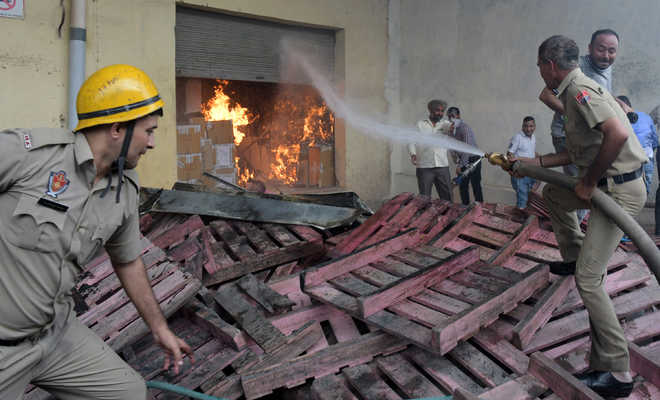 Fire breaks out at Zirakpur godown