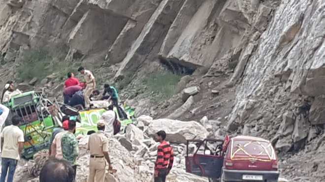 4 killed as landslide hits vehicle in Kishtwar