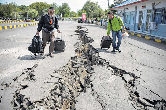 Lombok quake claims 10 lives