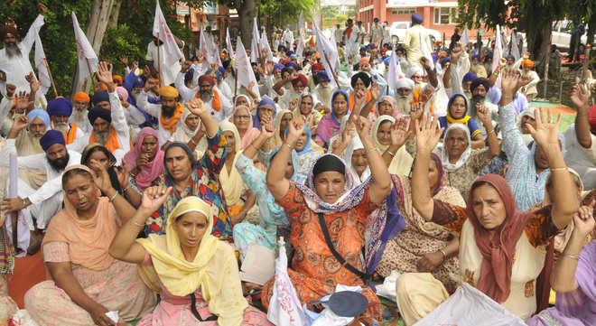 Protest by farmers continues on Day 2