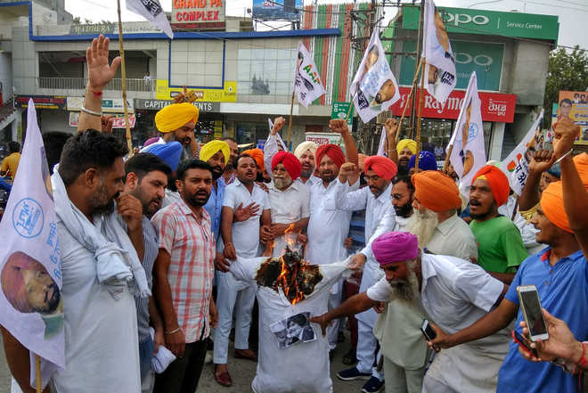 Protests against Badals, SGPC day after probe report tabled