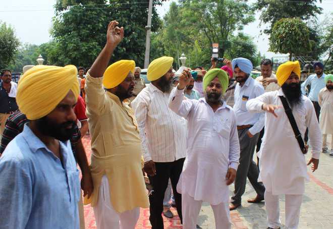 Khaira, Mann supporters clash at AAP meeting in Sangrur