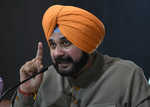 Case filed against Sidhu for hugging Pakistan Army chief