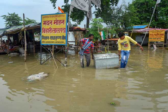 Flood situation grim in UP, toll mounts to 32
