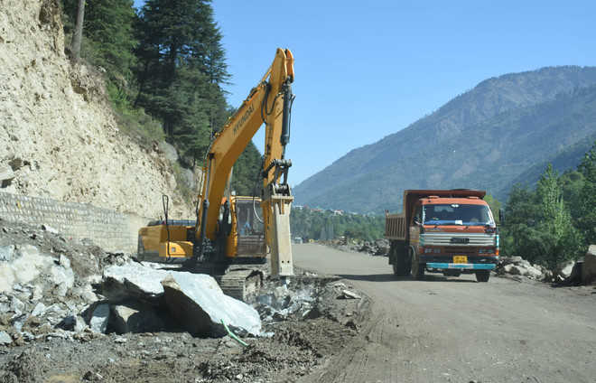 UT-Manali road widening work at a standstill