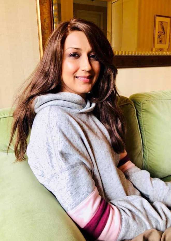 Sonali Bendre shares her new look between her chemo sessions