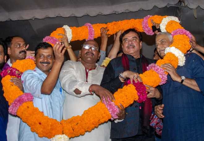 Kejriwal urges Yashwant Sinha to contest elections