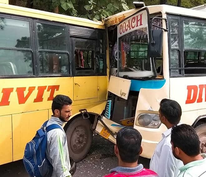 39 injured as buses collide on Dharampur-Kasauli road