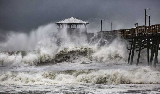 Hurricane Florence smashes into US East Coast, rescuers scramble
