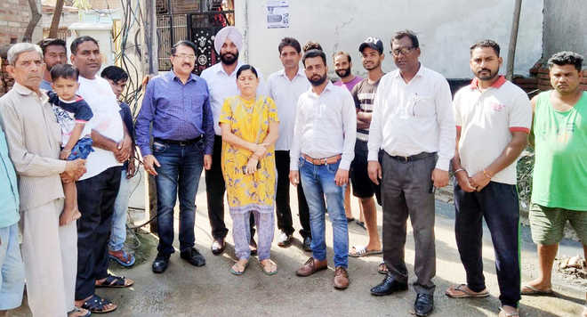 Health team visits Gurdaspur village, collects water samples